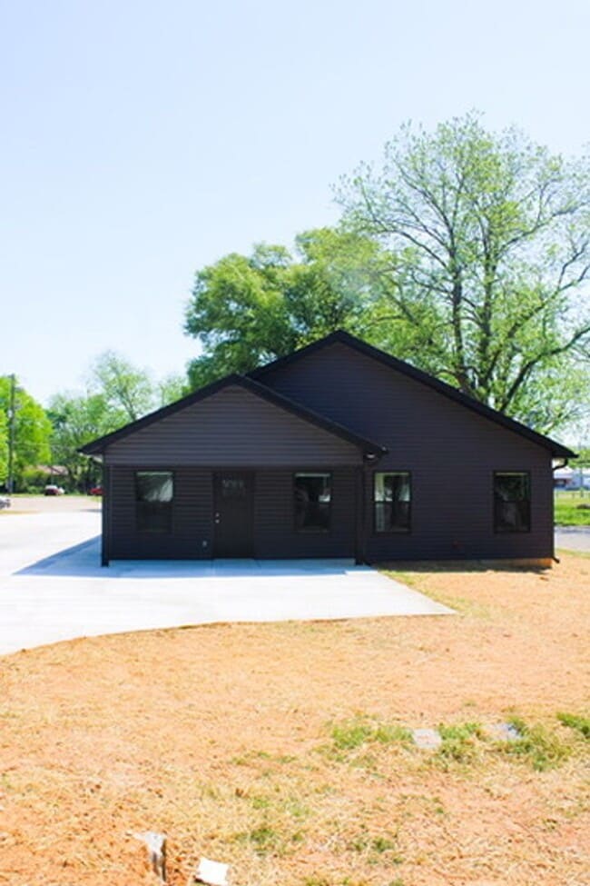 property at 211 Bundrum Dr NW