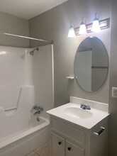 6205 Jackson Rd, Unit D2 in Hitchcock, TX - Building Photo - Building Photo