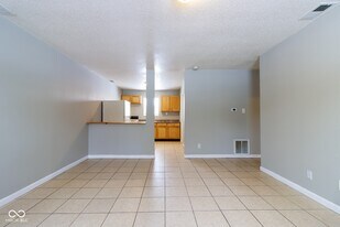 6213 Commodore Dr in Indianapolis, IN - Building Photo