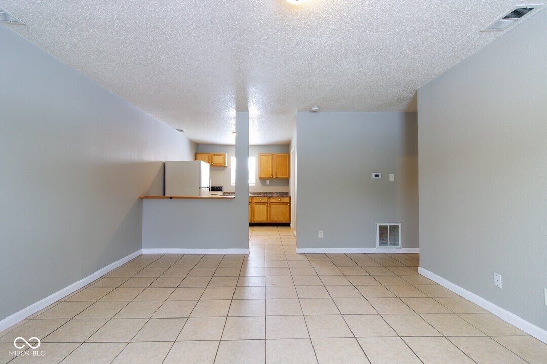 6213 Commodore Dr in Indianapolis, IN - Building Photo