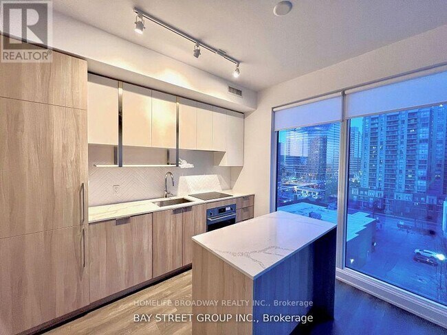 15 Holmes Ave in Toronto, ON - Building Photo - Building Photo