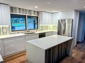 27996 W Roberts Rd in Lake Barrington, IL - Building Photo - Building Photo