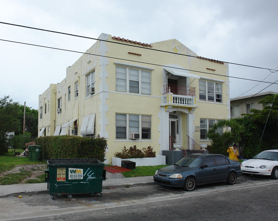 720 SW 5th St in Miami, FL - Building Photo