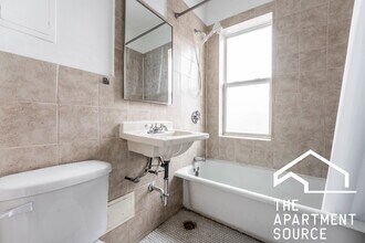 2714 N Milwaukee Ave in Chicago, IL - Foto de edificio - Building Photo