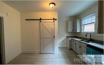 520 Grandin Rd in Charlotte, NC - Building Photo - Building Photo