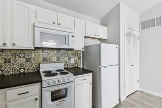 6108 Abrams Rd in Dallas, TX - Building Photo - Building Photo