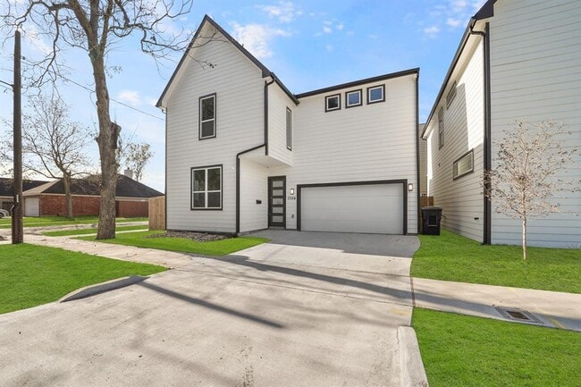 7034 England St in Houston, TX - Building Photo - Building Photo