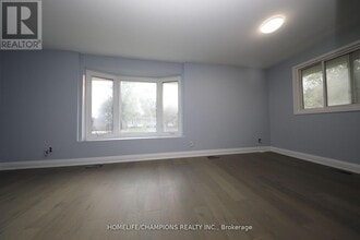 9 Stoney Creek Dr in Toronto, ON - Building Photo - Building Photo