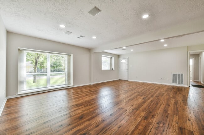 property at 304 Bellmar Ln