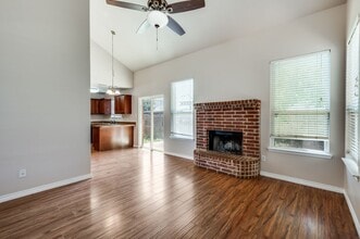 598 Harbour Town Dr in Lake Dallas, TX - Building Photo - Building Photo