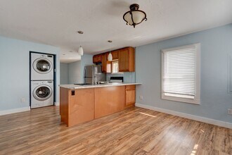 1210 SE Pioneer Way in Oak Harbor, WA - Building Photo - Building Photo