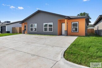 5004 Alexa Rd, Unit #A in Brownsville, TX - Foto de edificio - Building Photo