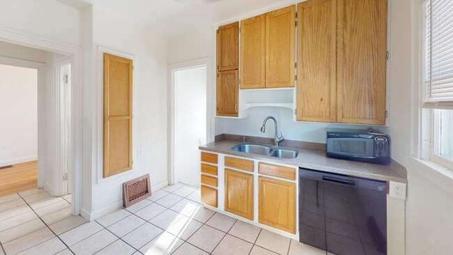 411 W Bowen Ave in Bismarck, ND - Building Photo - Building Photo