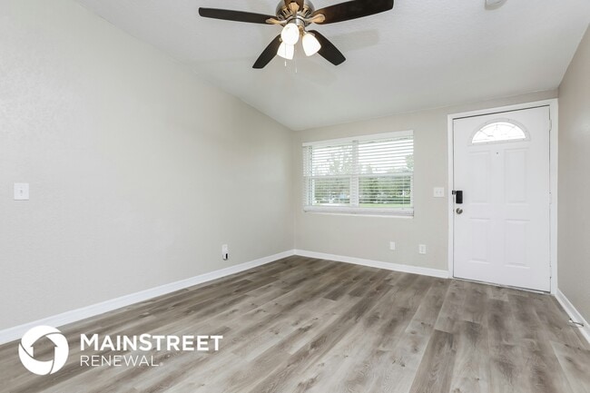 2428 S Maple Ave in Sanford, FL - Building Photo - Building Photo