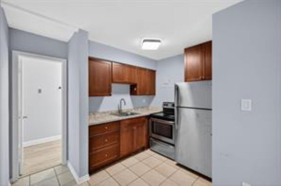 1037 N Victoria Park Rd, Unit 2 in Fort Lauderdale, FL - Building Photo