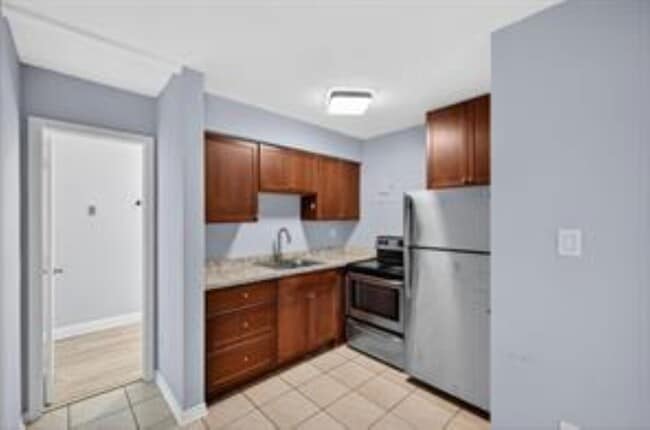 1037 N Victoria Park Rd, Unit 2