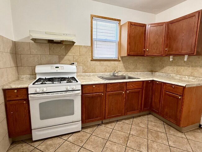 2151 N Kenneth Ave, Unit 1 in Chicago, IL - Building Photo - Building Photo