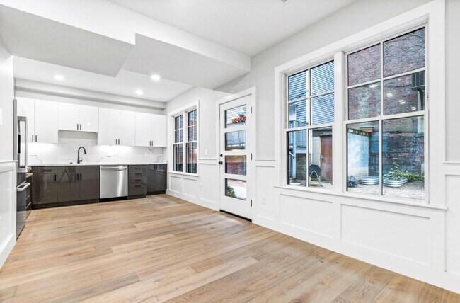 261 Washington St, Unit A in Somerville, MA - Foto de edificio - Building Photo