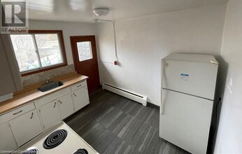 126 Clive Rd in Kitchener, ON - Building Photo - Building Photo