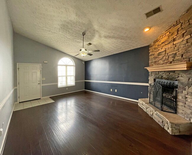 656 Hugging Bear Ln in Lexington, KY - Building Photo - Building Photo