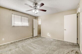 921 E Campus Dr in Tempe, AZ - Building Photo - Building Photo