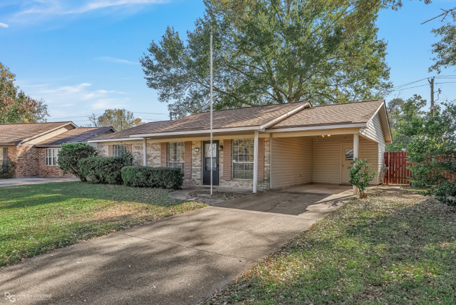 1512 Fox St in Bossier City, LA - Foto de edificio - Building Photo