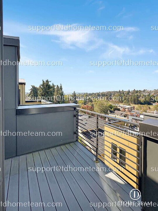 3015 30th Ave W in Seattle, WA - Building Photo