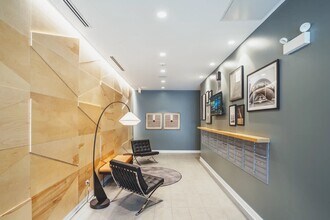 830 N Milwaukee Ave in Chicago, IL - Building Photo - Building Photo