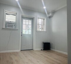 36-29 29th St-Unit -1 in Queens, NY - Building Photo - Building Photo