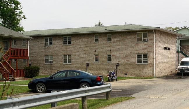 518 Oakvale Rd in Princeton, WV - Foto de edificio - Building Photo