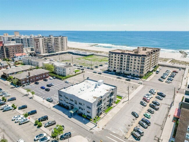 302 E Broadway in Long Beach, NY - Building Photo - Building Photo