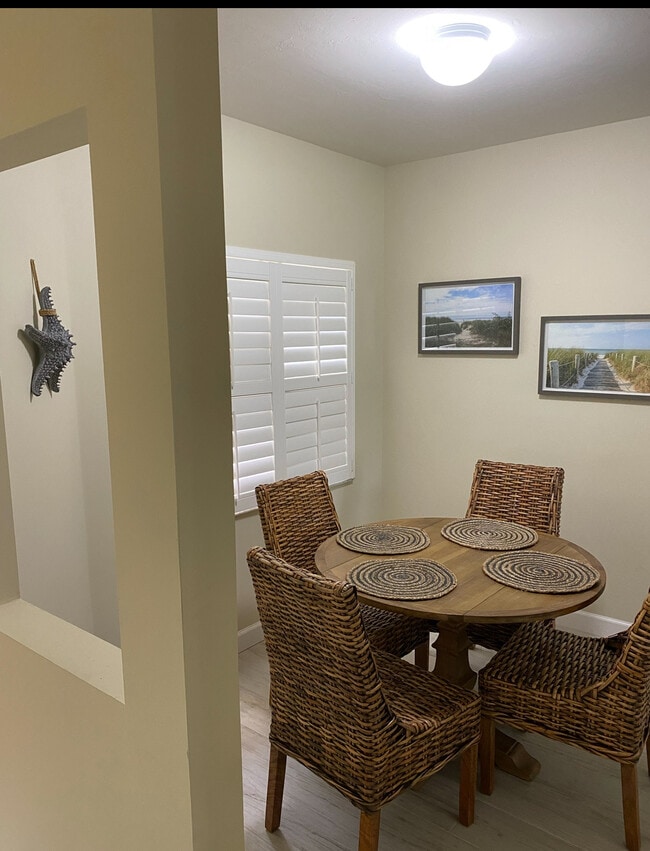 7505 Silver Trumpet Ln, Unit #102 in Naples, FL - Foto de edificio - Building Photo