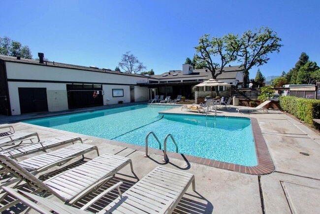1395 Caminito Gabaldon, Unit C in San Diego, CA - Building Photo - Building Photo