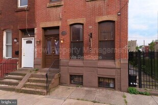 1834 W Diamond St in Philadelphia, PA - Building Photo