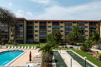 Garden Aire Village in Pompano Beach, FL - Foto de edificio - Building Photo