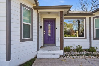 2933 S Hills Ave in Fort Worth, TX - Building Photo - Building Photo