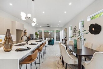1012 Muncie Ave in Dallas, TX - Building Photo - Building Photo