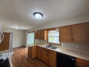 3624 Bel Air Dr SE in Cedar Rapids, IA - Building Photo - Building Photo