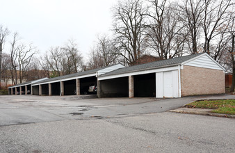 Clyde Crossings in Cuyahoga Falls, OH - Building Photo - Building Photo