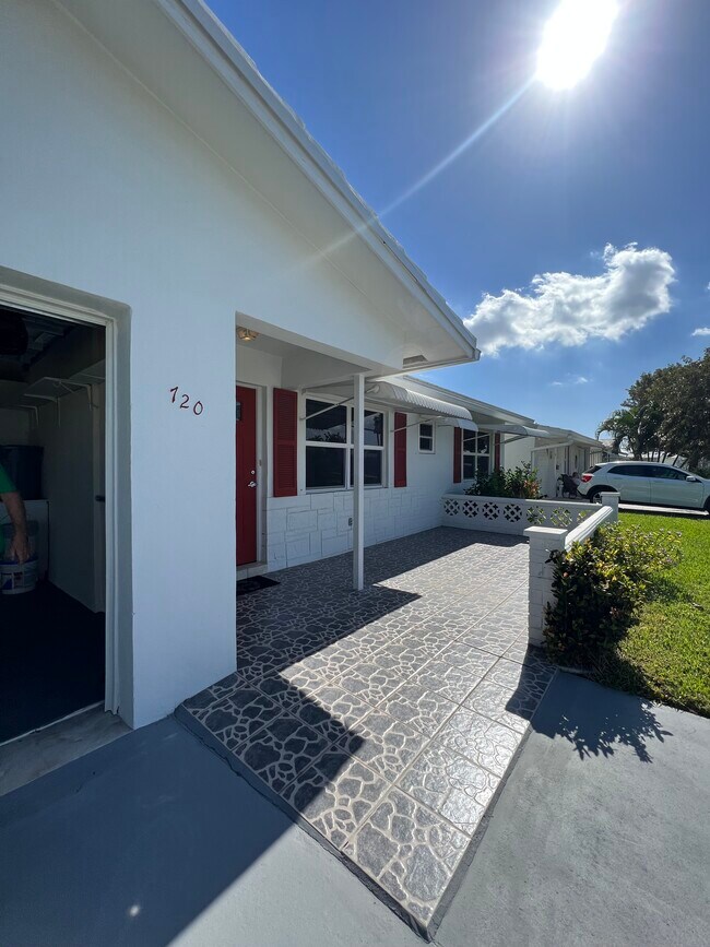 720 SW 18th St in Boynton Beach, FL - Building Photo - Building Photo