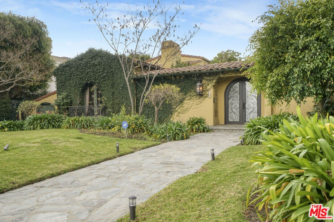 707 N Bedford Dr in Beverly Hills, CA - Building Photo