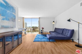 100 S Doheny Dr in Los Angeles, CA - Building Photo - Building Photo