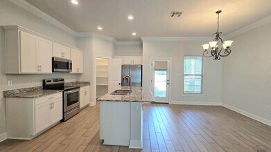 7004 Spring Gardens Dr in Baton Rouge, LA - Foto de edificio - Building Photo