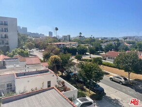 1101 Rexford Dr in Los Angeles, CA - Foto de edificio - Building Photo