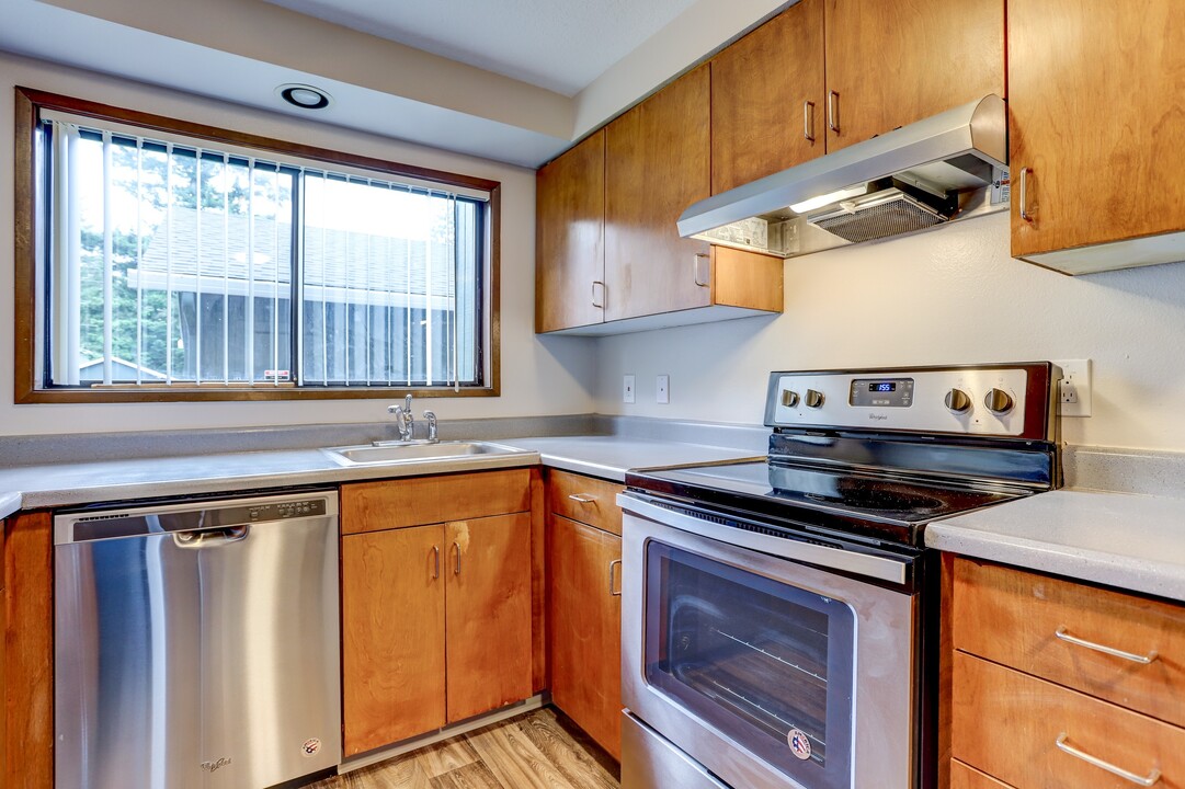Rockrose Apartments-266-8723Y in Portland, OR - Foto de edificio