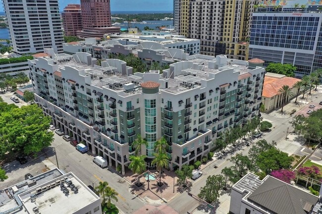 600 S Dixie Hwy, Unit 827 in West Palm Beach, FL - Foto de edificio - Building Photo