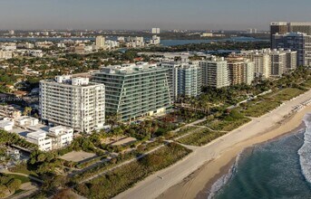9349 Collins Ave in Surfside, FL - Foto de edificio - Building Photo