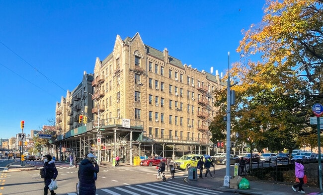 Sanford Court in Flushing, NY - Building Photo - Building Photo