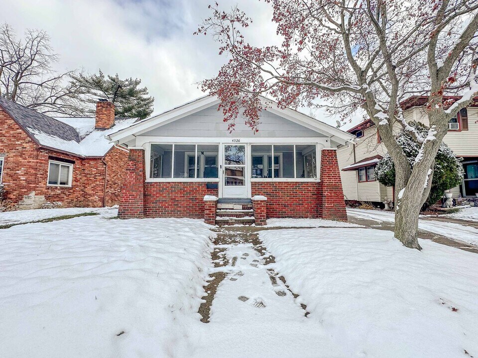 4326 Lowe Rd in Toledo, OH - Building Photo