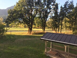 1005 Chenowuth in North Bonneville, WA - Building Photo - Building Photo